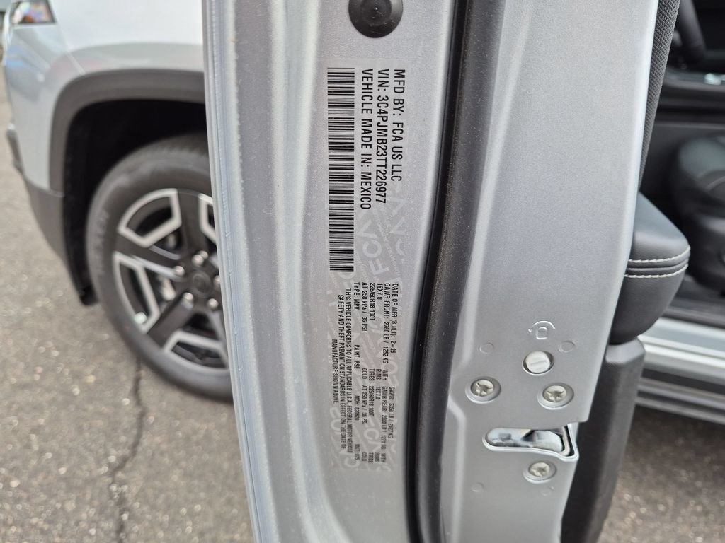 New 2026 Silver Zynith Clear-Coat Exterior Paint Jeep Laredo image 28