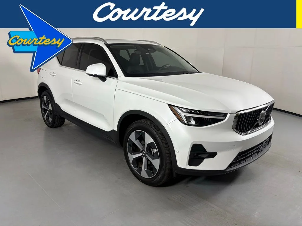 2025 Volvo XC40 B5 Plus Bright AWD's photo