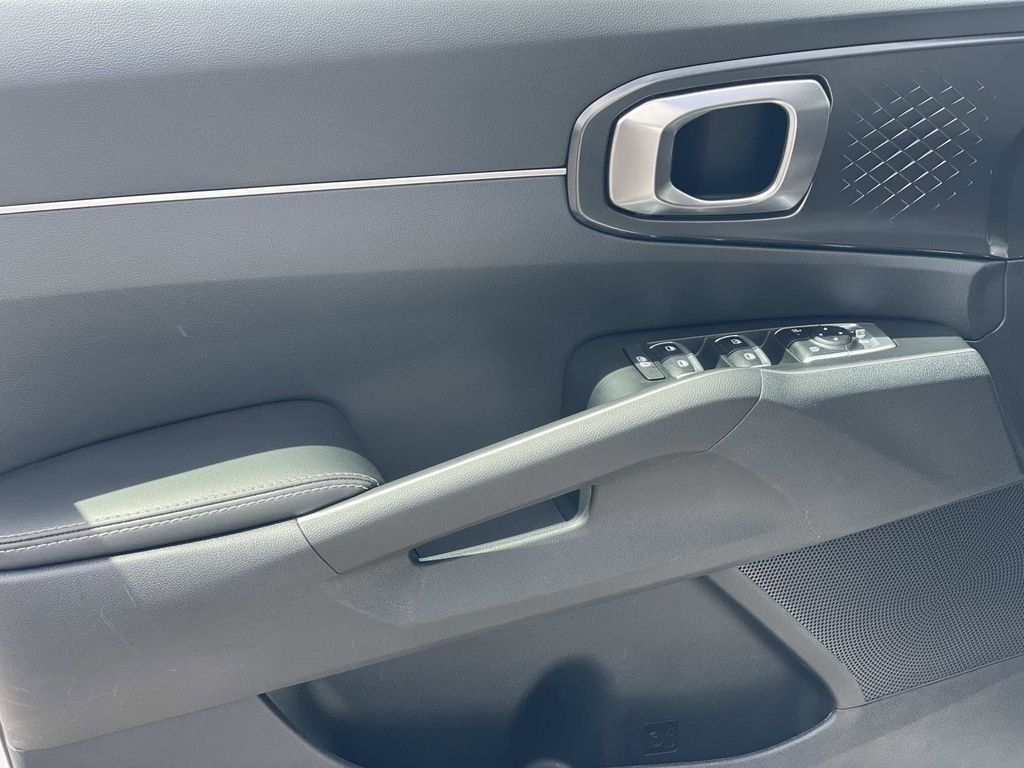 2025 Kia Sorento S - Photo 22