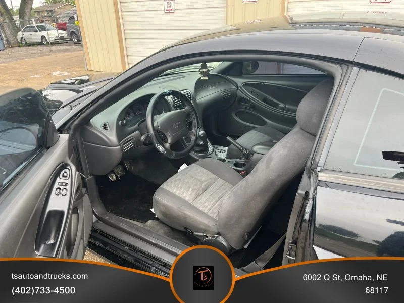 Used 2004  Ford GT Deluxe Coupe 2D image 13
