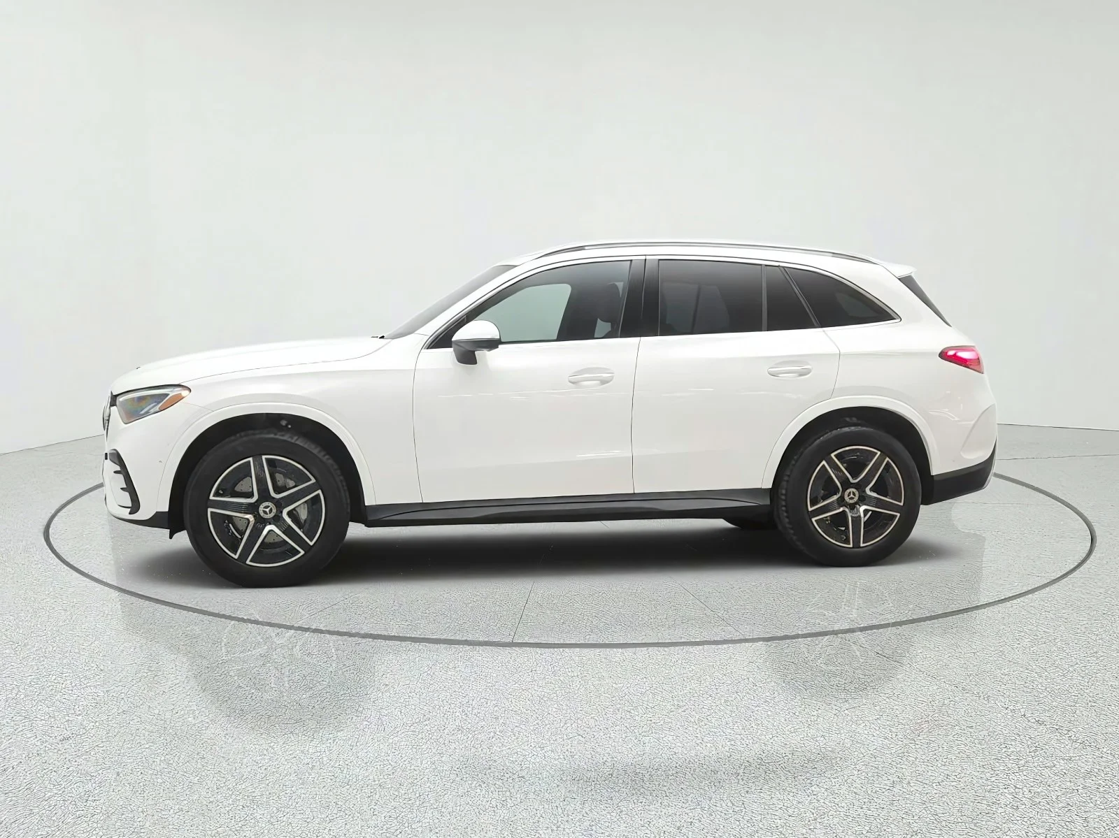 Used 2024 Polar White Mercedes-Benz GLC 300 SUV image 8