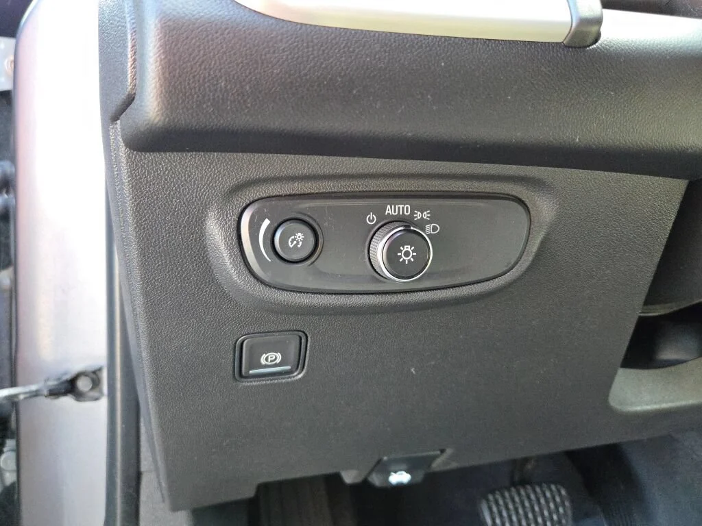 Used 2021 Gray GMC SLE image 20