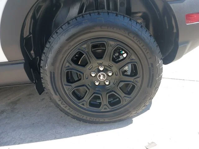 Used 2025 White Ford Badlands image 31