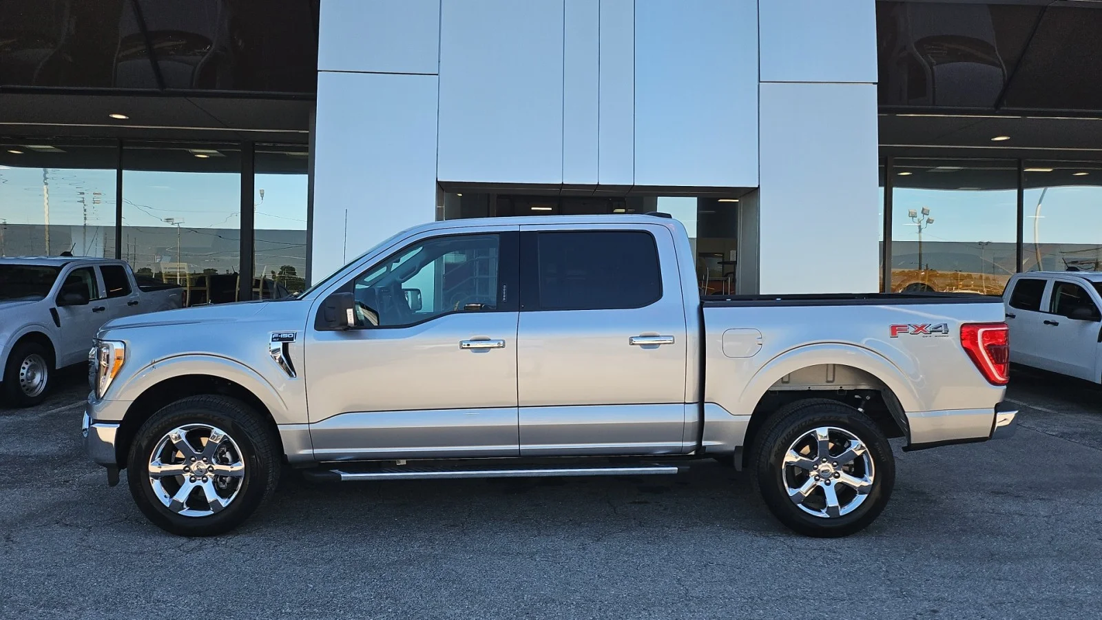 Used 2023 Silver Ford XLT image 2
