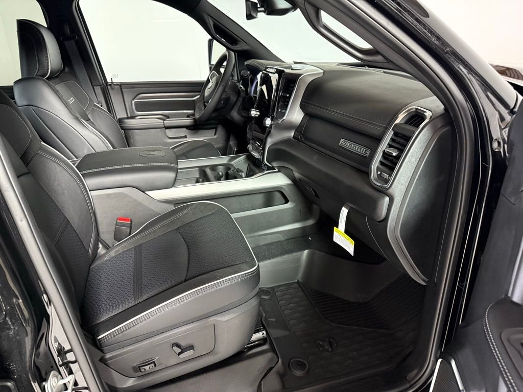 2026 RAM 3500 Laramie - Photo 17