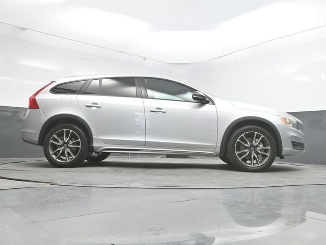 Used 2017 Silver Volvo T5 image 41