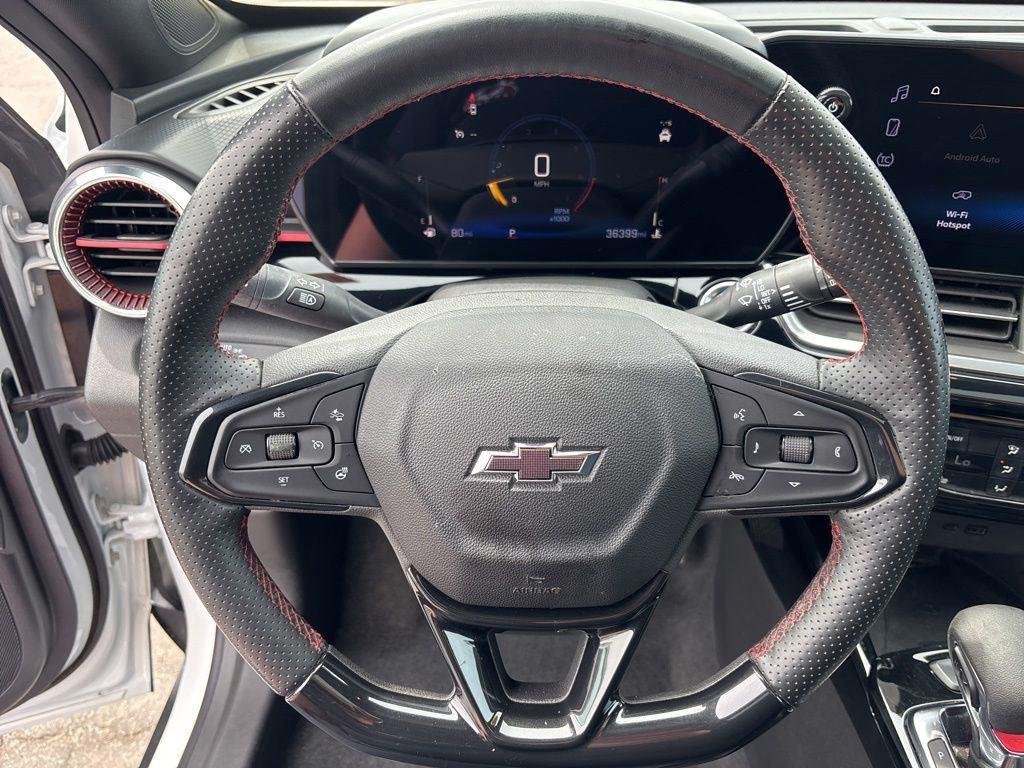 Used 2024 Summit White Chevrolet 2RS image 20
