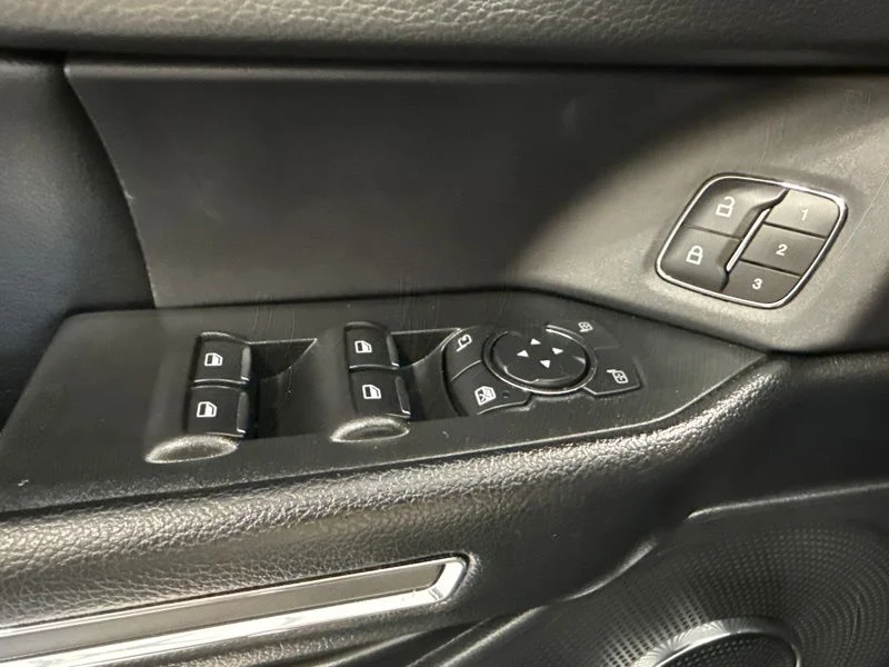 Used 2021 Black Ford XLT image 28