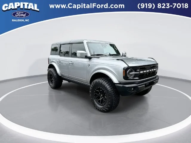 Used 2023 Silver Ford Outer Banks image 2