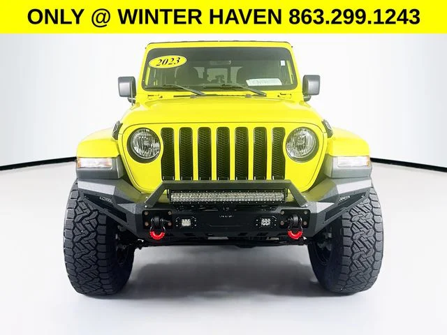Used 2023  Jeep Sport S image 2