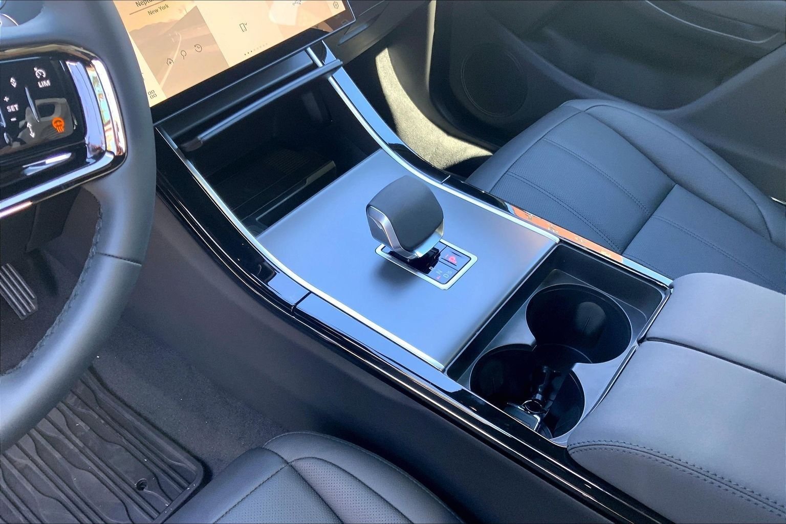 New 2026 Santorini Black Land Rover S image 7