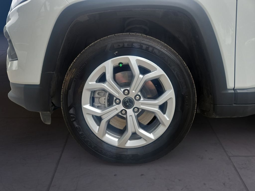 Used 2026 White Jeep Latitude image 9