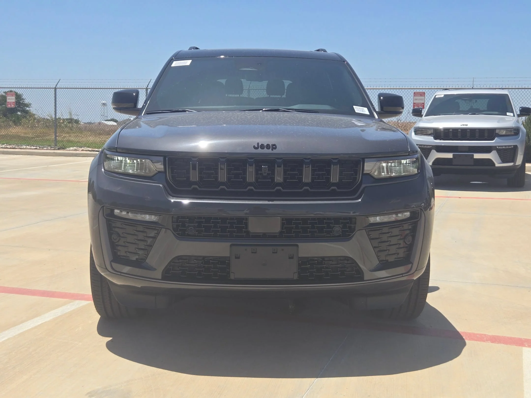 New 2026 Baltic Gray Metallic Clear-Coat Exterior Paint Jeep Limited Reserve image 8