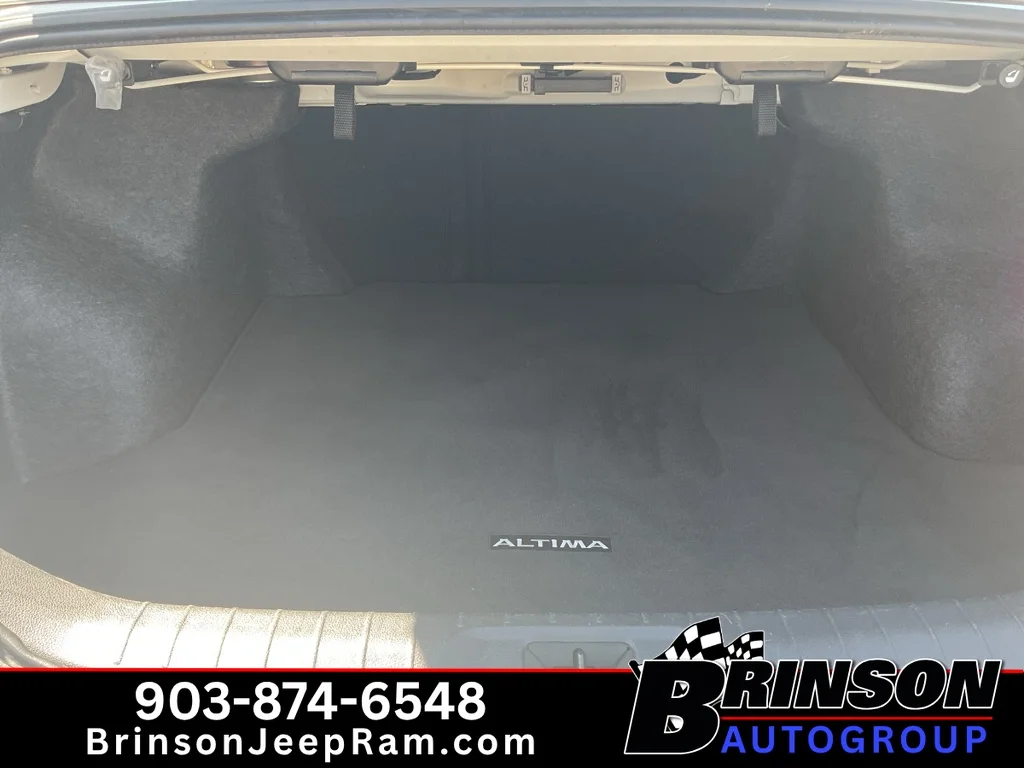 Used 2025 Glacier White Nissan SV image 9