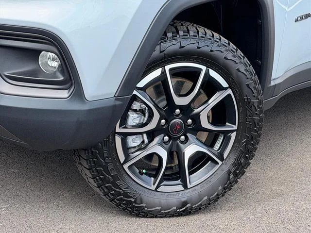 Used 2026 Silver Jeep Trailhawk image 27