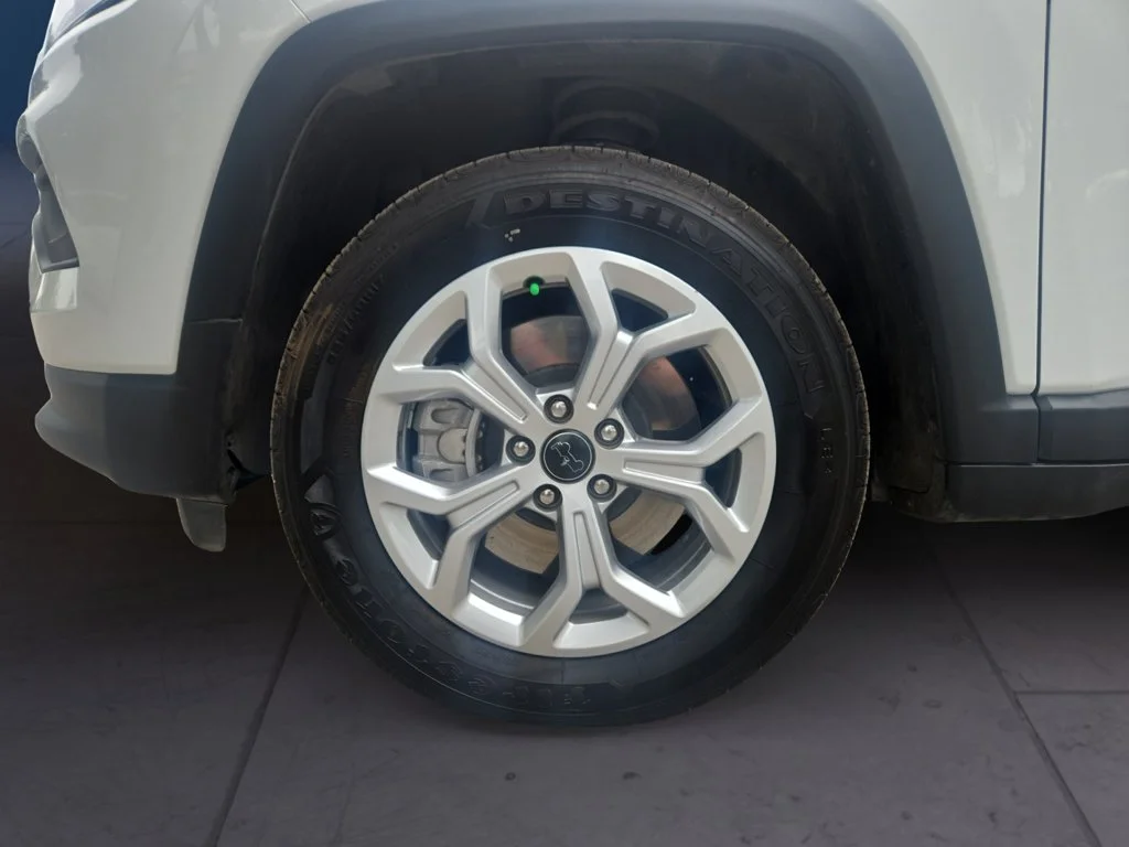 Used 2026 White Jeep Latitude image 9