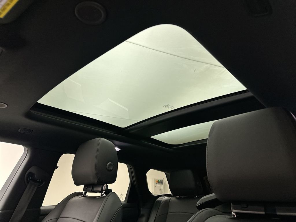 New 2026 Fuji White Land Rover S image 11