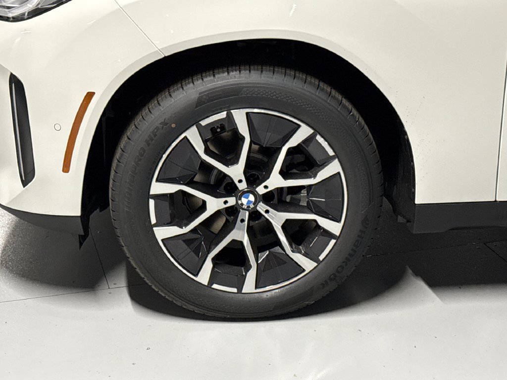 New 2026 Alpine White BMW 30 xDrive image 10