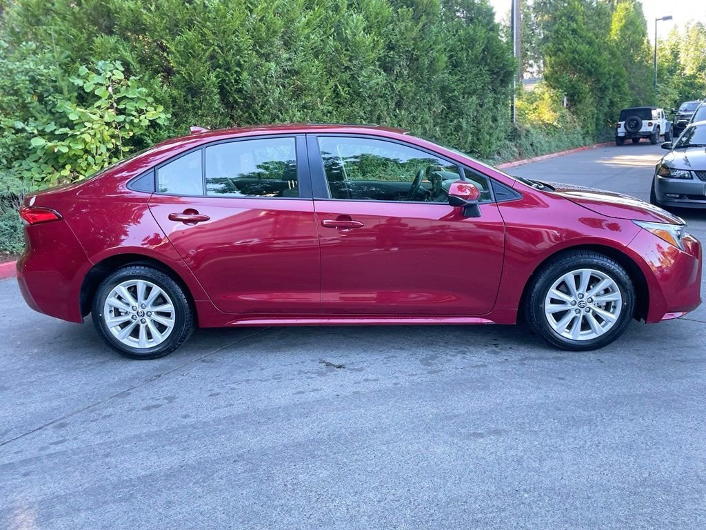 Used 2023 Pearl Toyota LE image 3