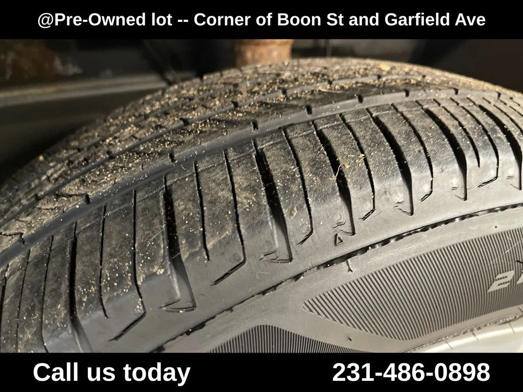 Used 2014 Gray Jeep Latitude image 12