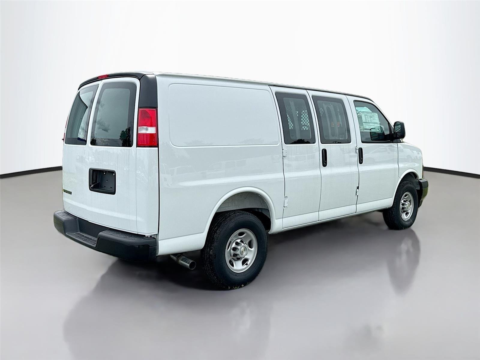New 2026 Summit White Chevrolet WT image 8