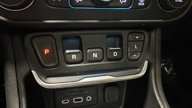 Used 2019 Summit White GMC SLT image 19