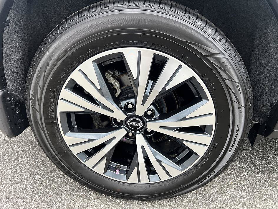 Used 2023 Pearl White Tricoat Nissan SV image 11