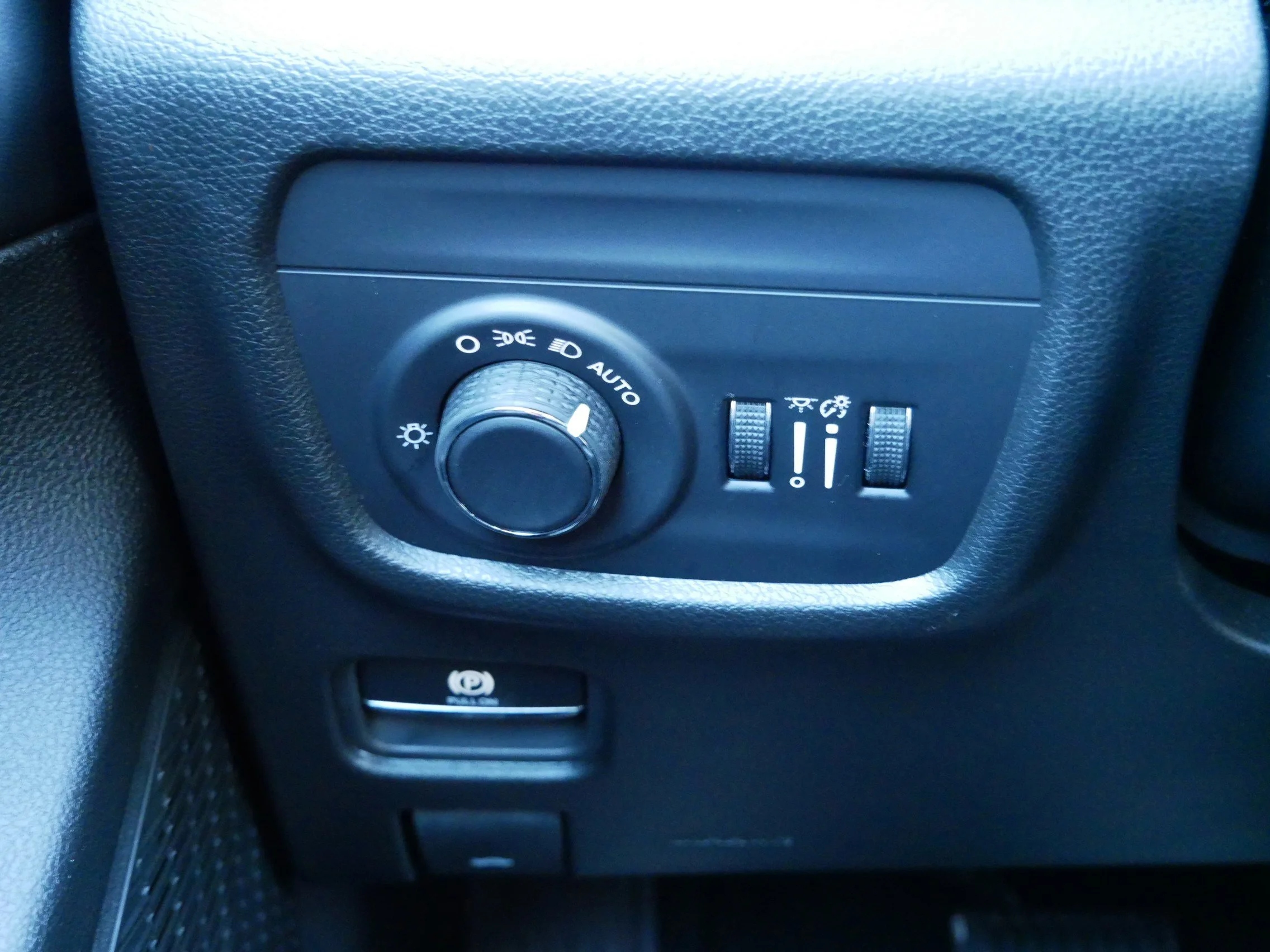 New 2026 Bright White Clearcoat Jeep Laredo Altitude image 17
