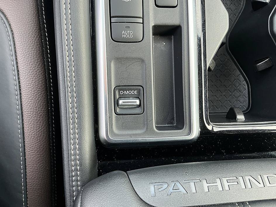 Used 2025 Brilliant Silver Metallic Nissan Platinum image 23