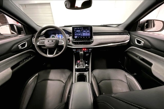 Used 2023 Bright White Clearcoat Jeep Latitude Lux image 18
