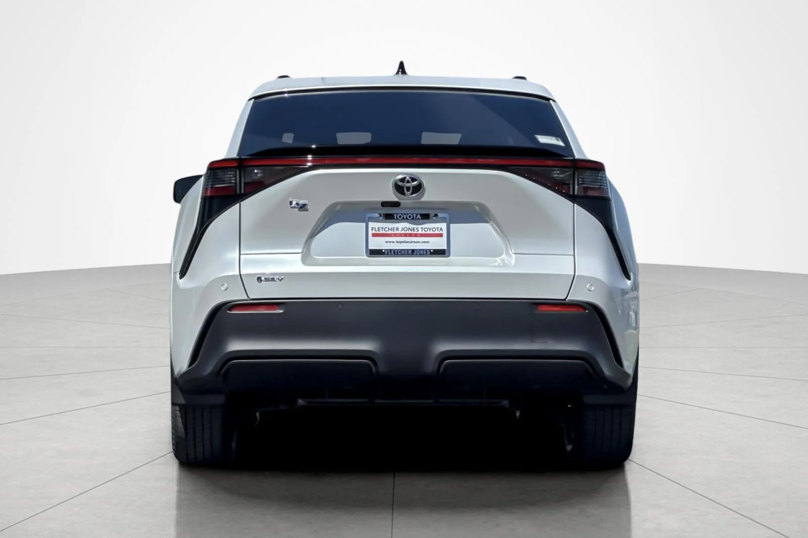 New 2027 Wind Chill Pearl <sup>1</sup> Toyota  XLE image 4