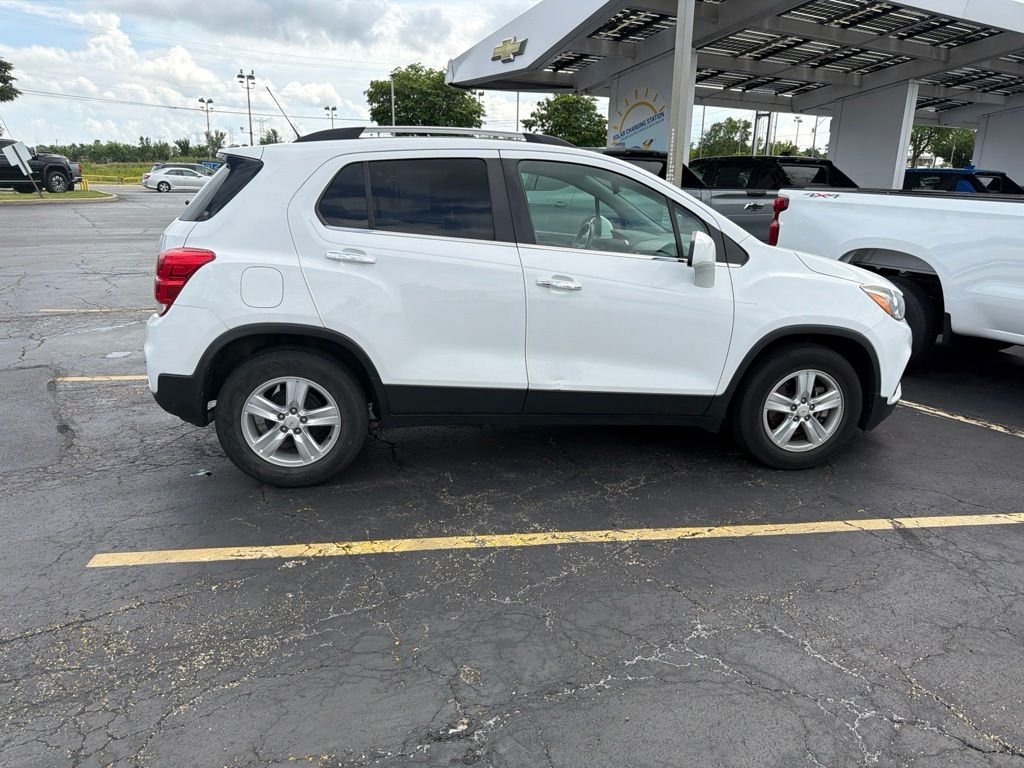 Used 2018 White Chevrolet LT image 4