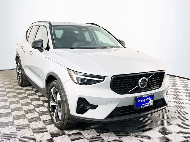 2026 Volvo XC40 B5 Plus Dark AWD's photo