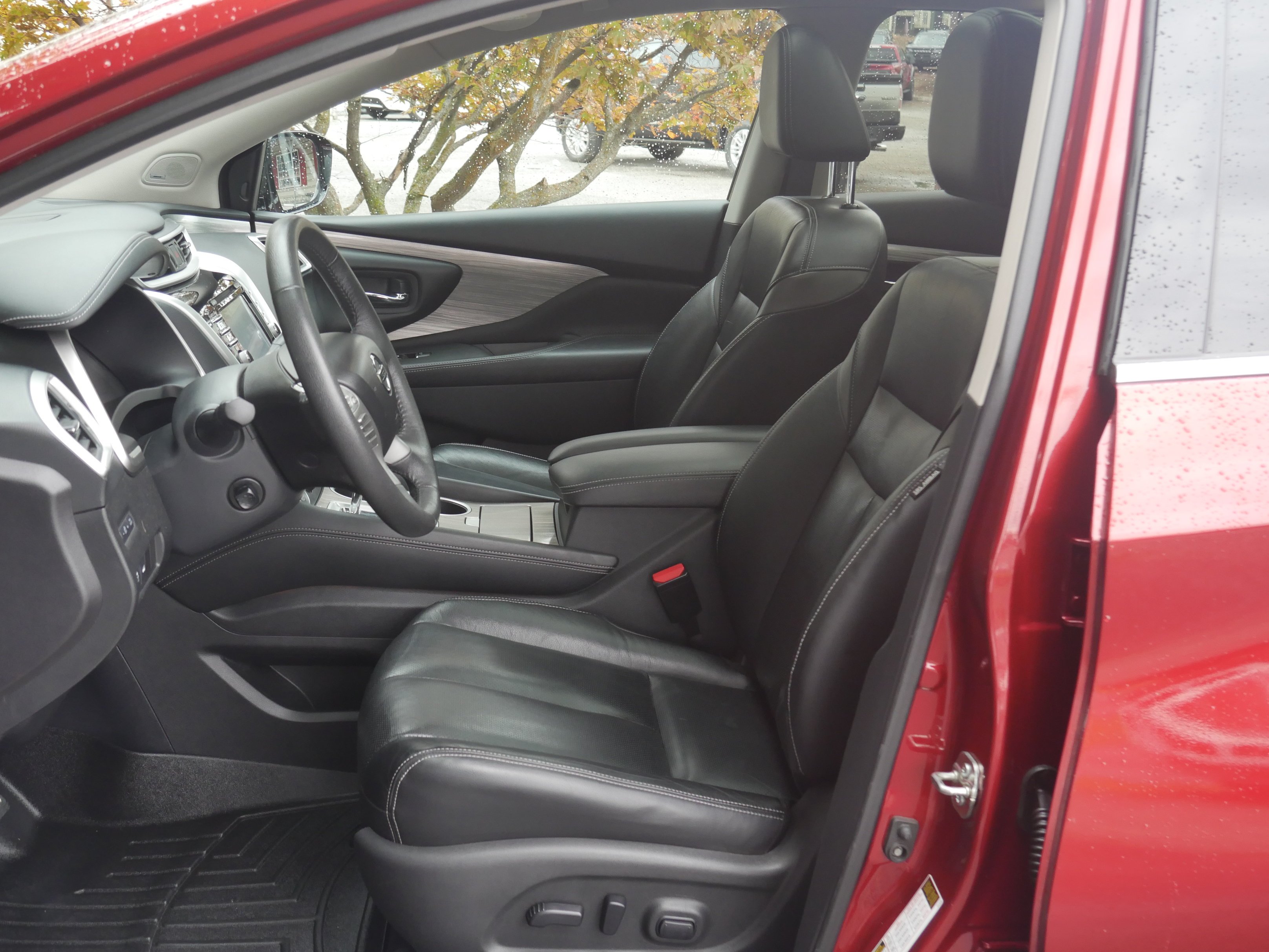 Used 2016 Cayenne Red Metallic Nissan Platinum image 3