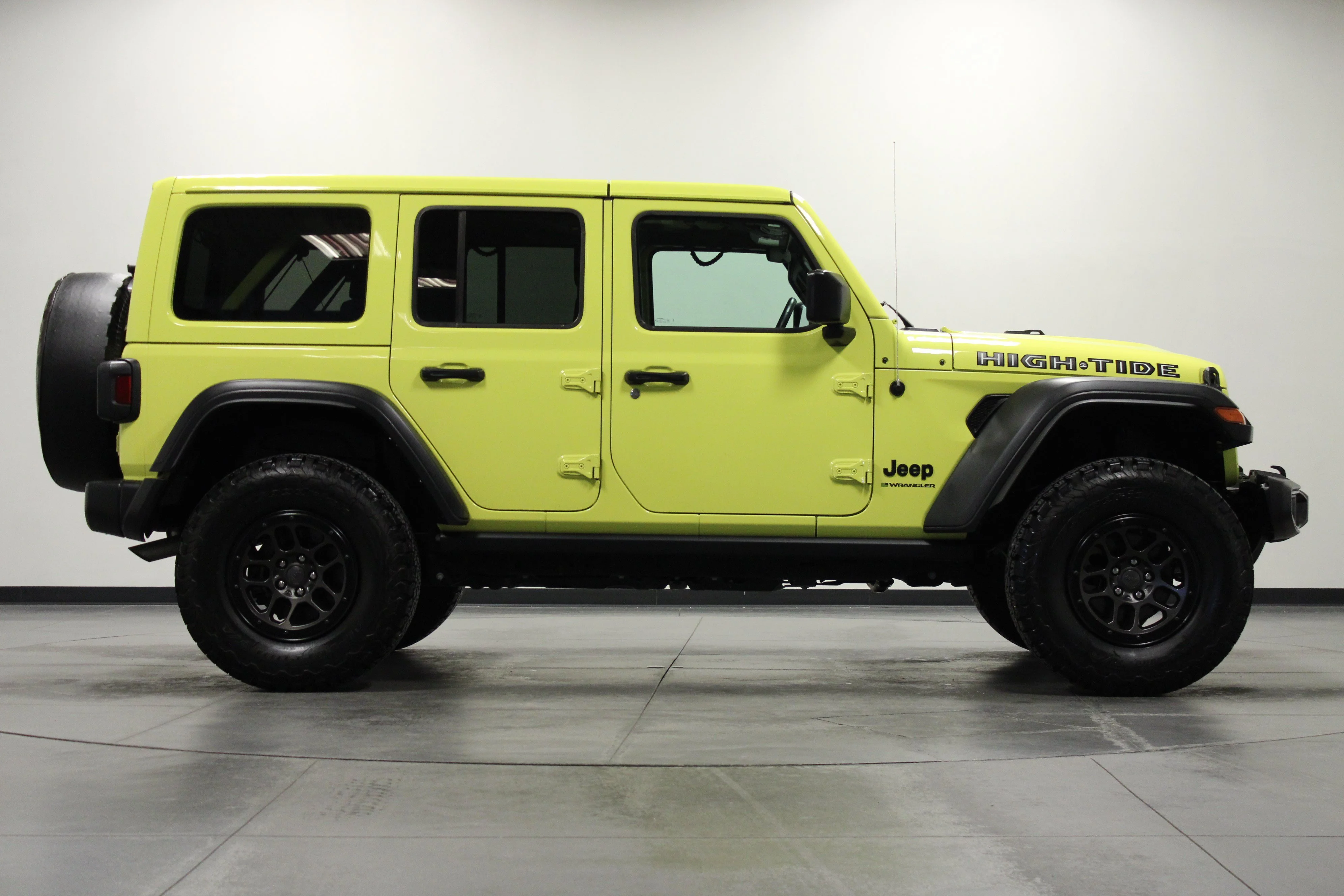 Used 2023 High Velocity Clearcoat Jeep High Tide image 3