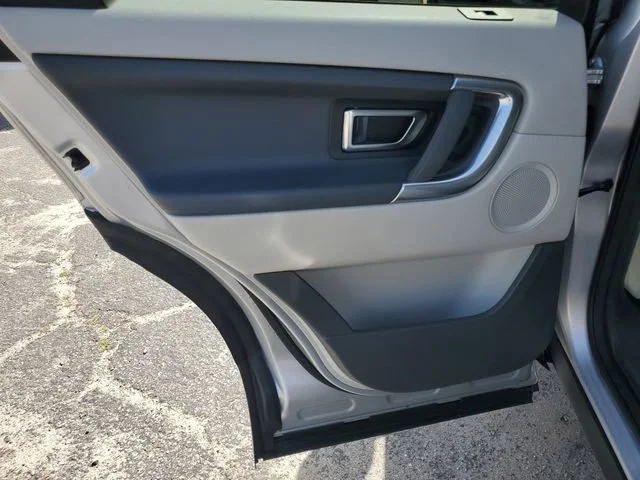 Used 2016 Silver Land Rover SE image 23