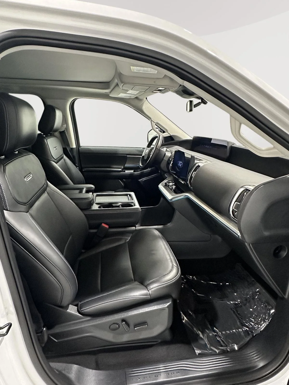 Used 2025 Oxford White Ford Platinum image 24