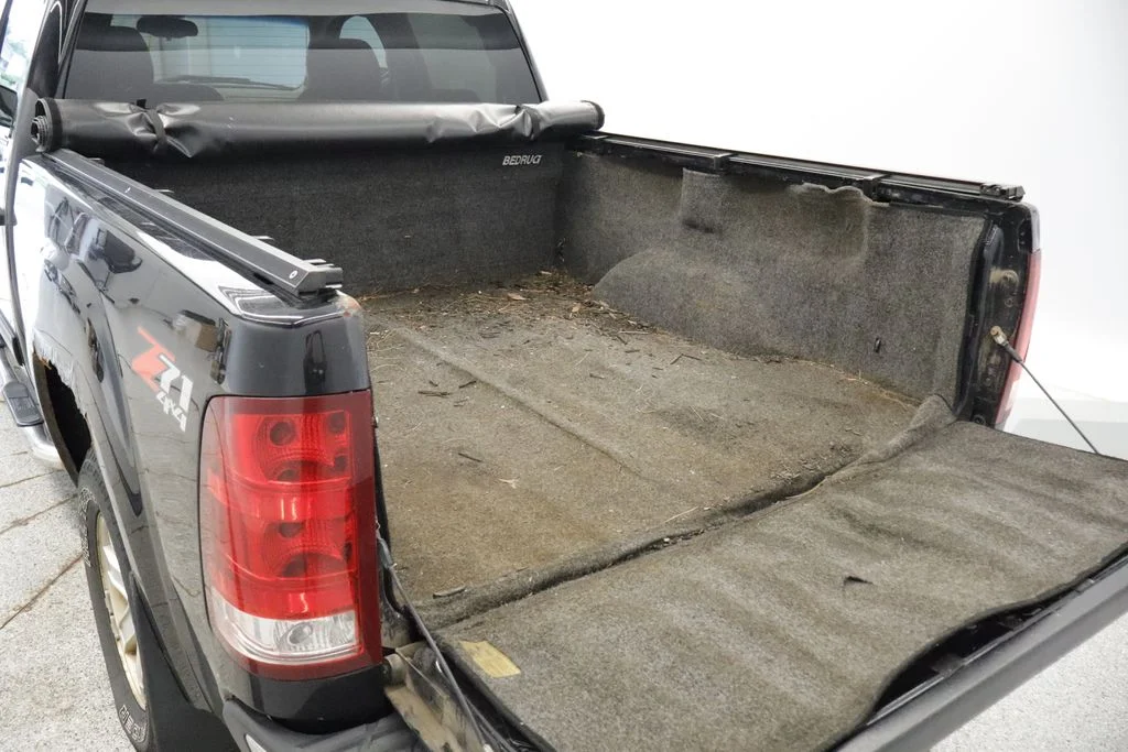 Used 2011 Black GMC SLE image 19