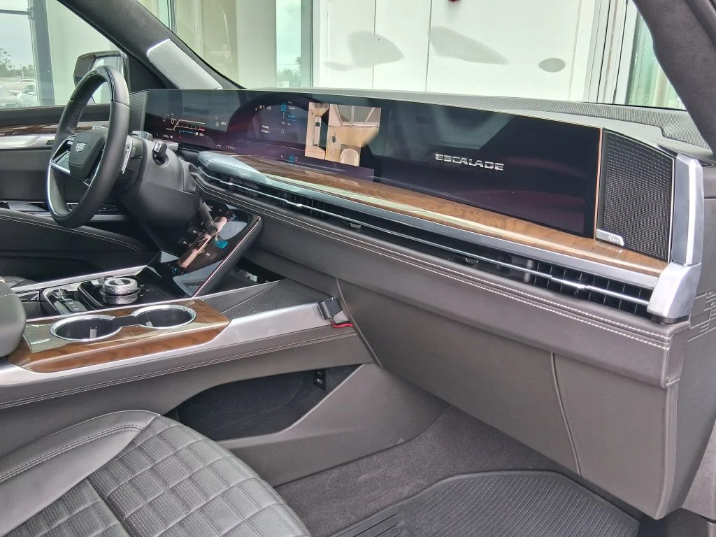 Used 2025 Crystal White Tricoat Cadillac Sport Platinum image 17