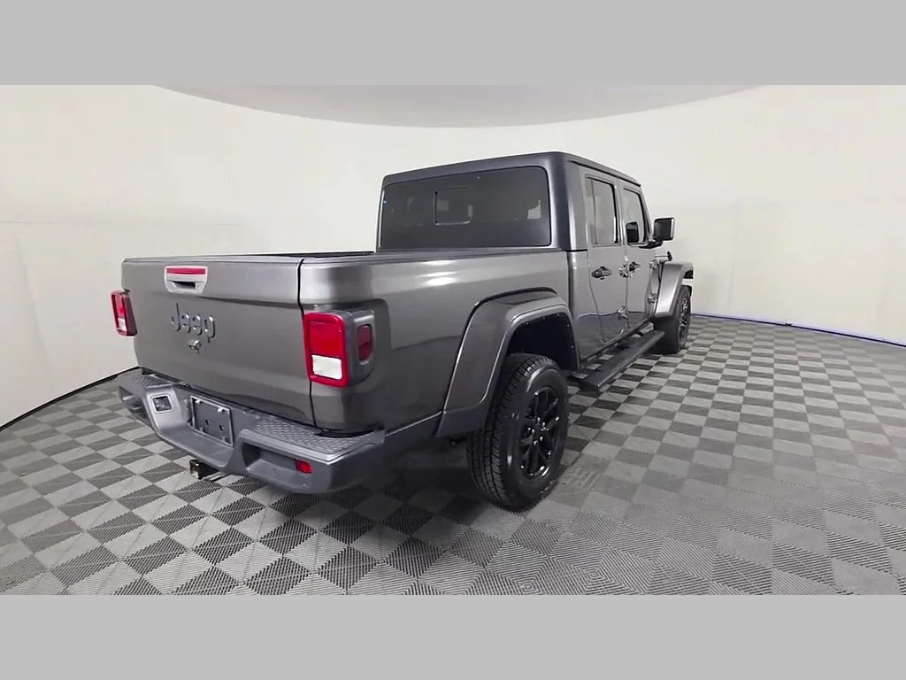 Used 2022 Granite Crystal Metallic Clearcoat Jeep Altitude image 39