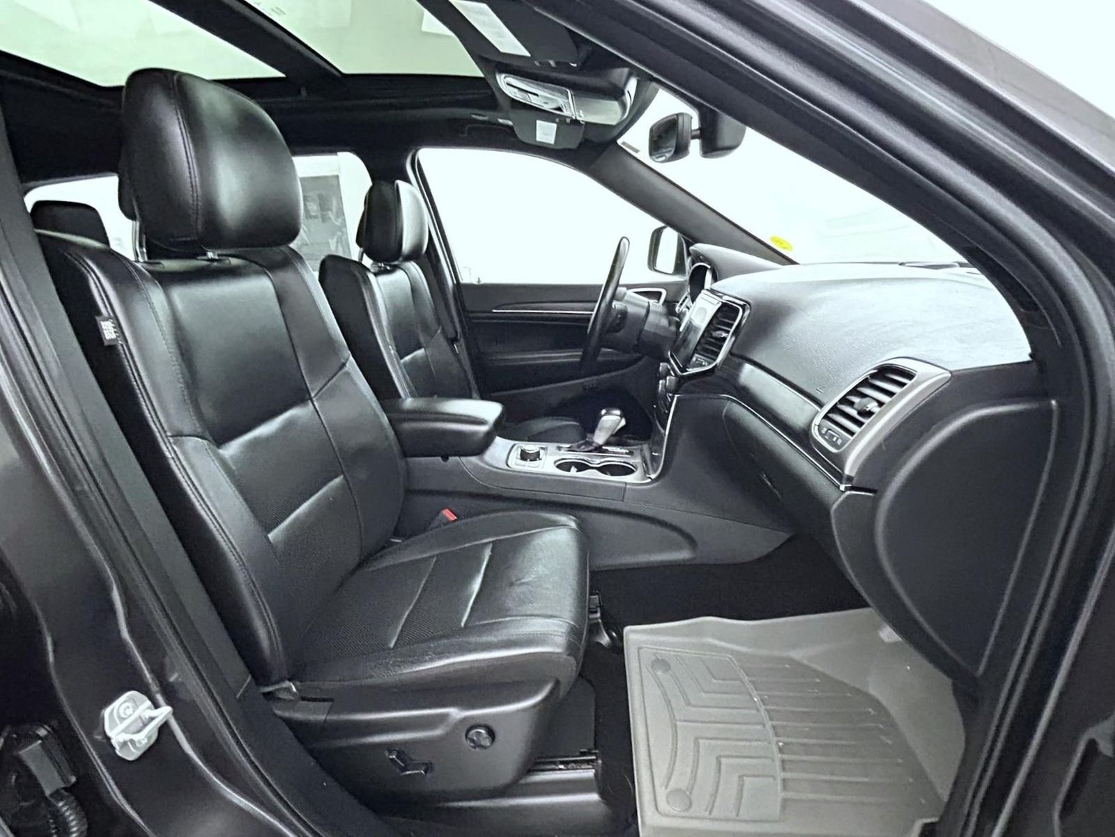 Used 2020 Gray Jeep Limited image 15