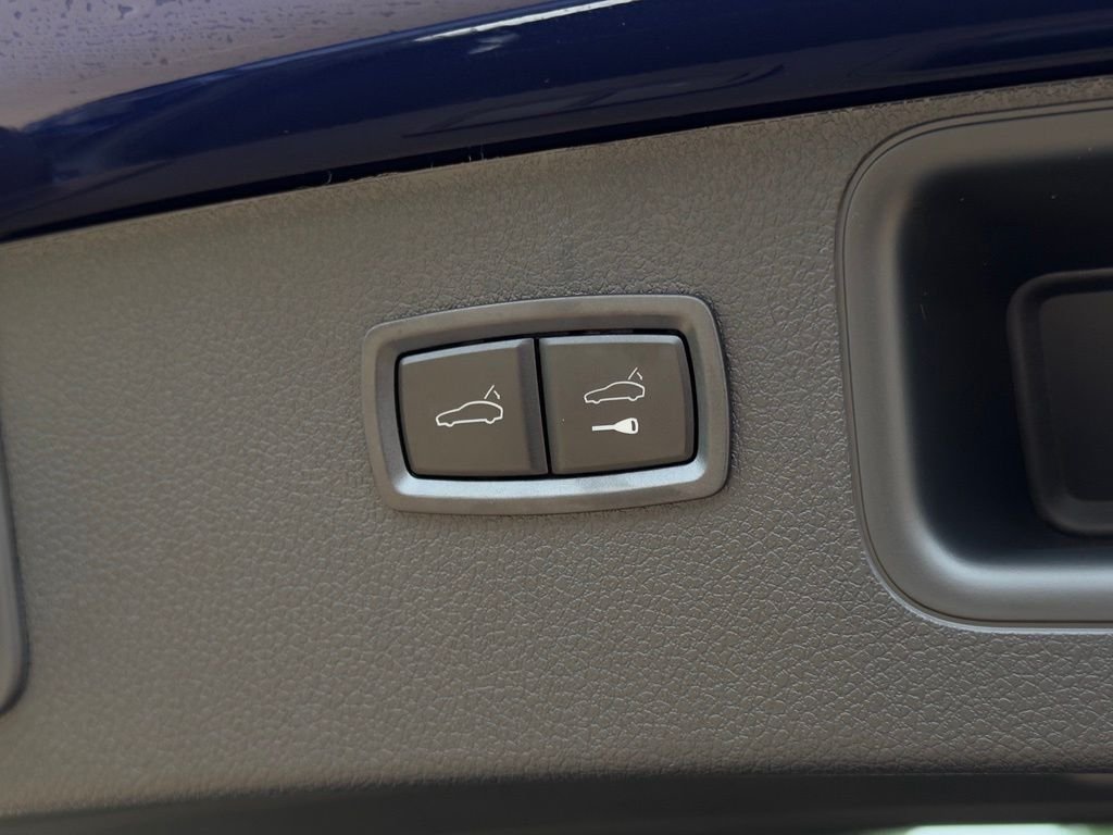 New 2026 Gentian Blue Metallic Porsche  image 31