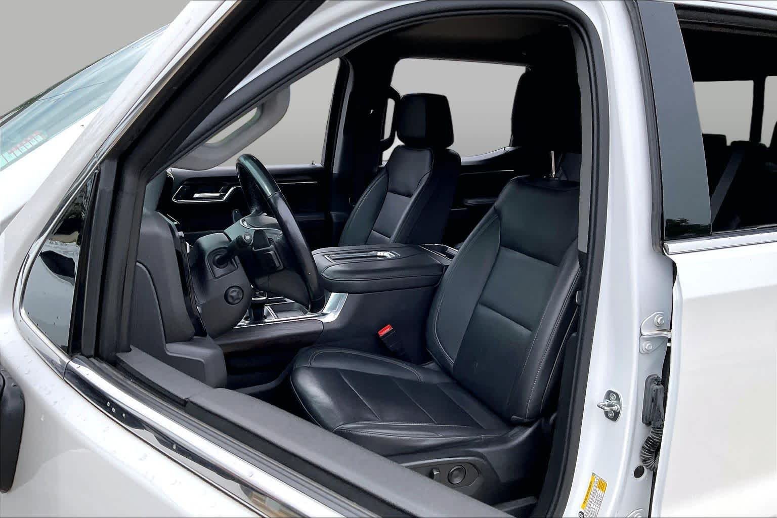 Used 2022 White Frost Tricoat GMC SLT image 8