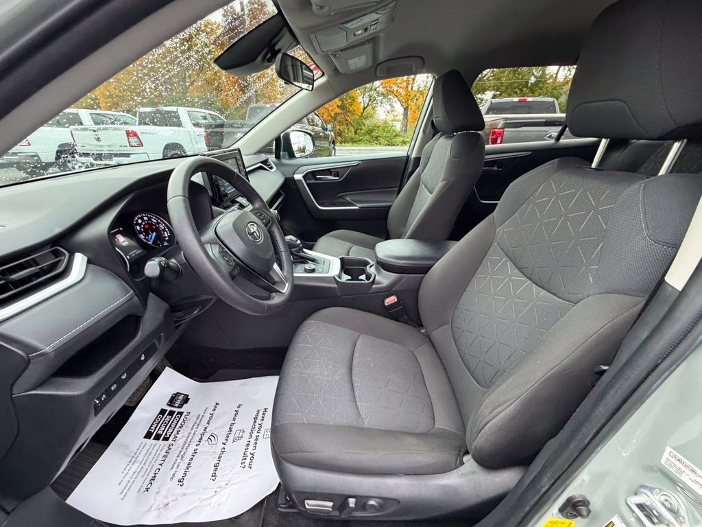 Used 2021  Toyota XLE image 10