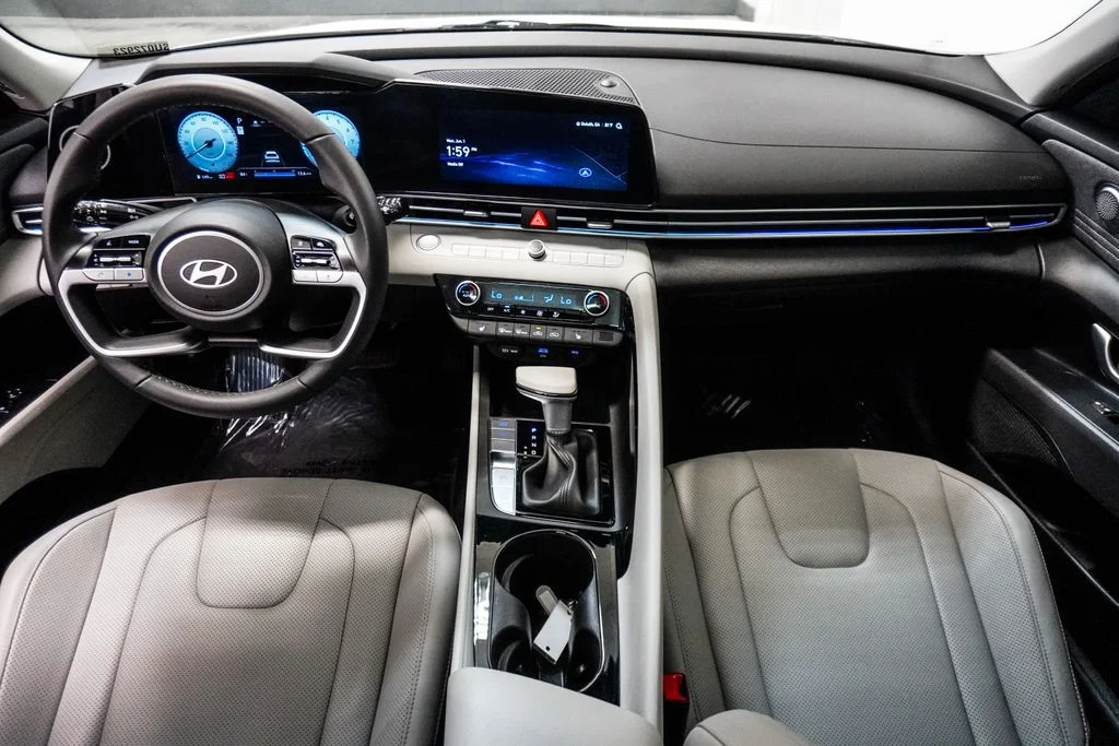 Used 2025 White Hyundai Limited image 13