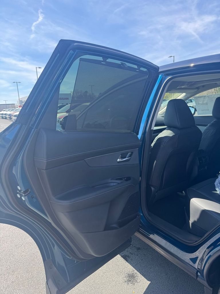 New 2026 Aurora Blue Pearl Metallic / Super Black Two-tone Nissan Platinum image 18