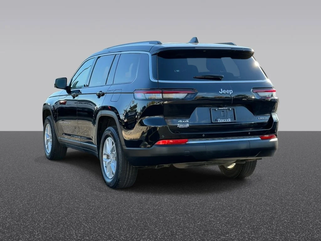 Used 2023 Black Jeep Laredo image 3