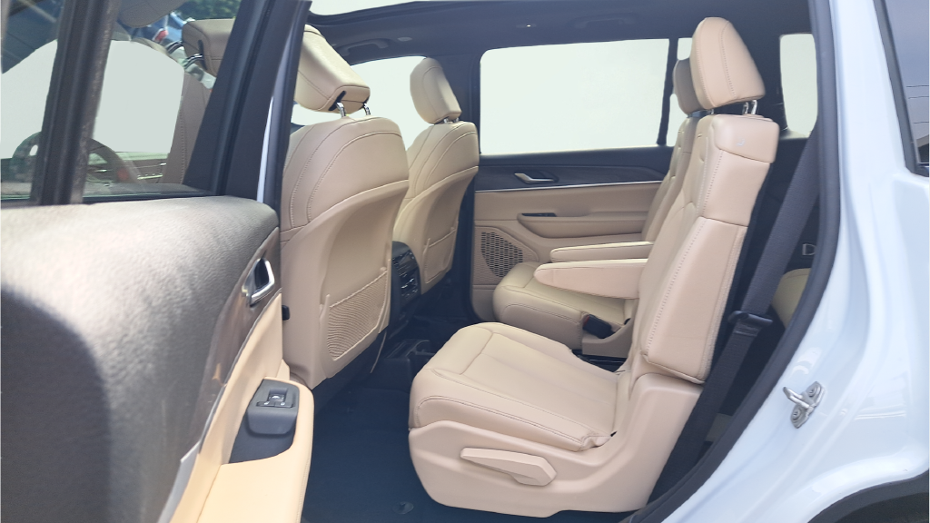 Used 2024 White Jeep Limited image 12