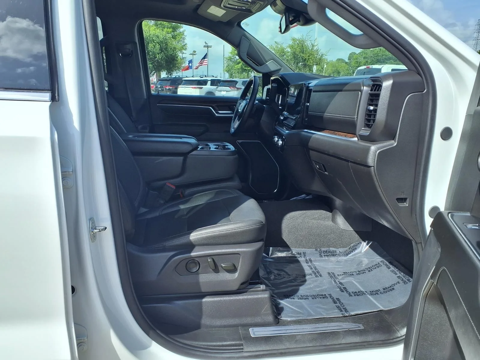 Used 2024 White GMC SLT image 7