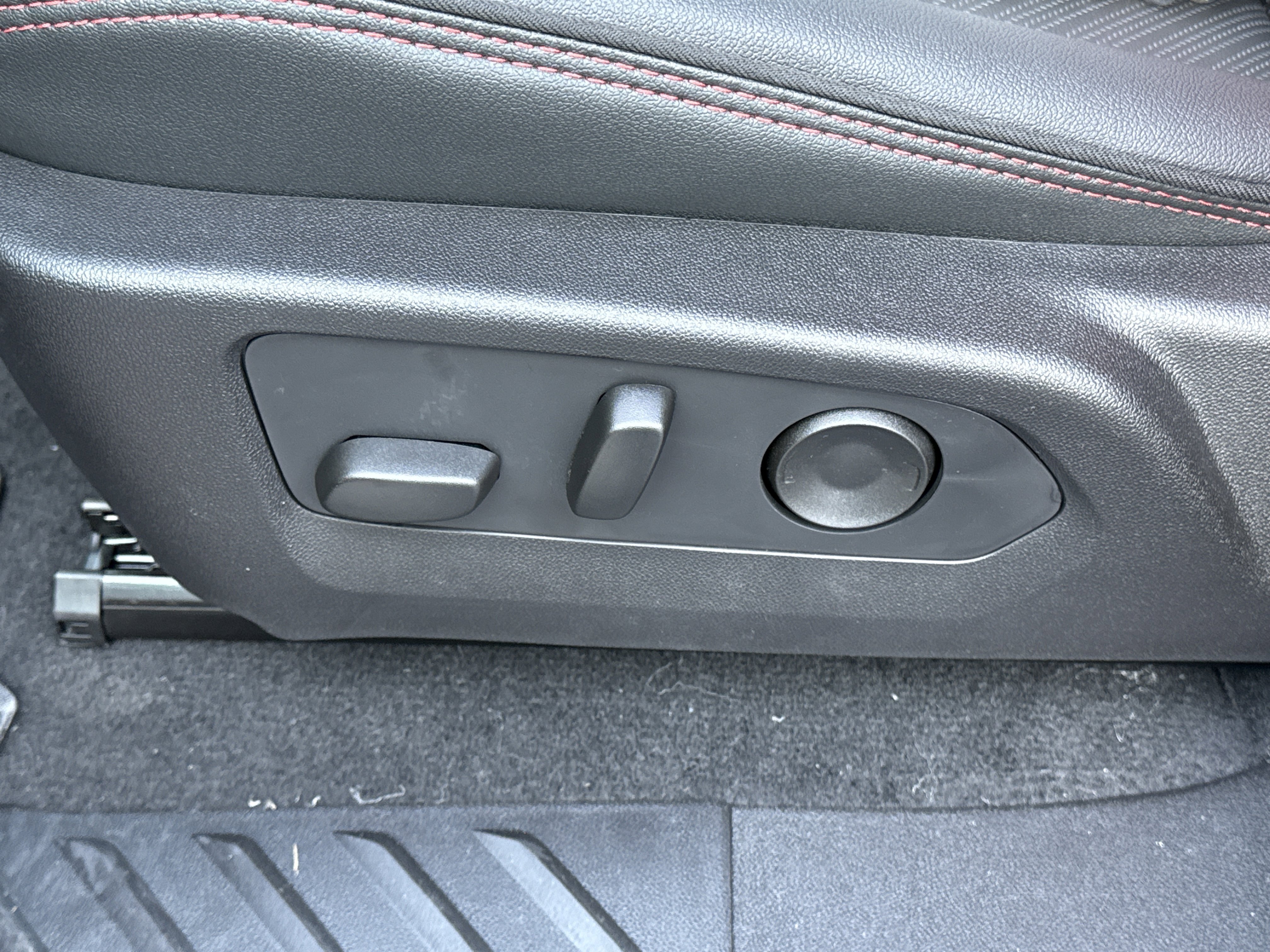 2026 GMC Canyon AT4X - Photo 18